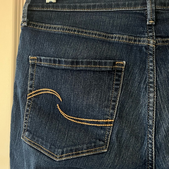 Levi’s Signature medium Wash distressed cropped & cuffed jeans Women’s size 8 - Picture 2 of 15